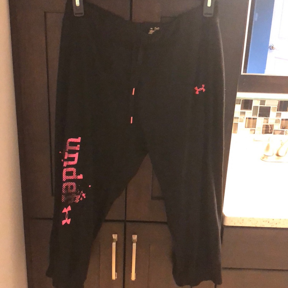 Under Armour 3/4 length pants XL Loose fit.